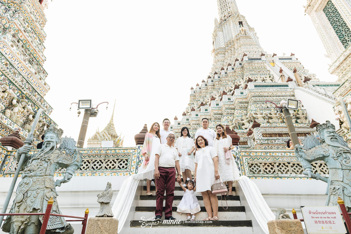Big Family Photoshoot at Wat Arun from Singapore
