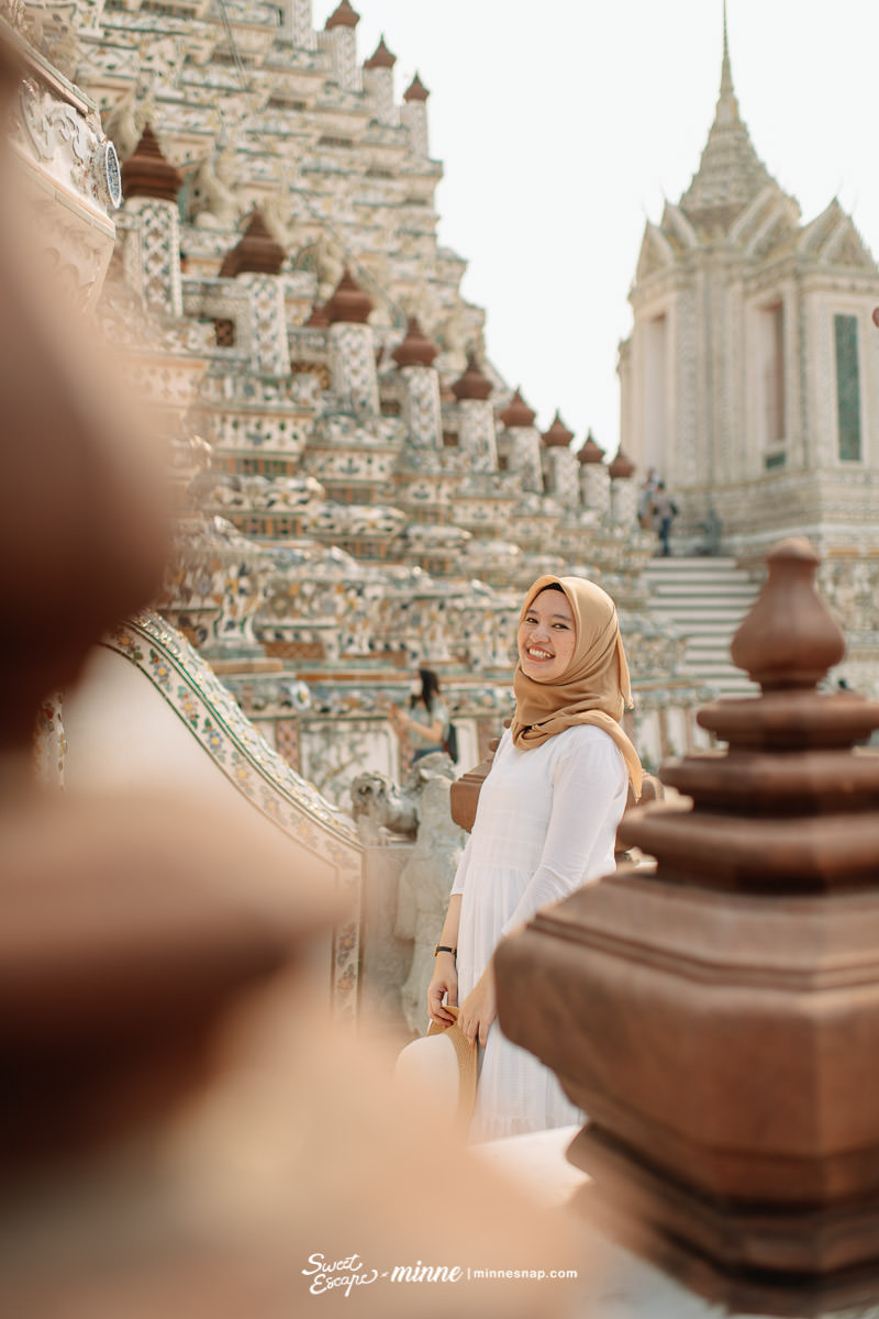 Girls Vacation in Wat Arun, Bangkok Thailand