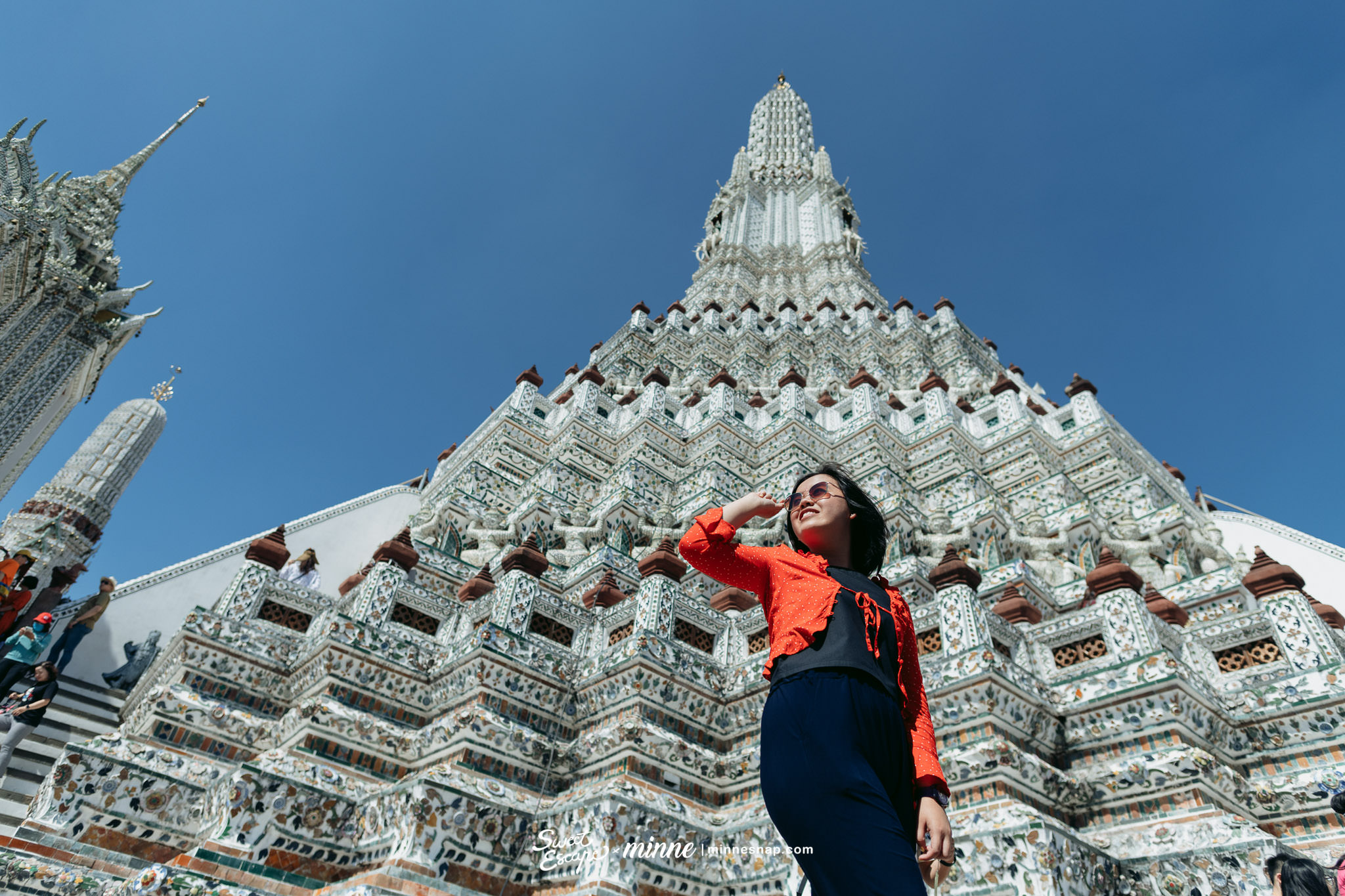 Wat Arun Vacation Family Photos with Redshirt