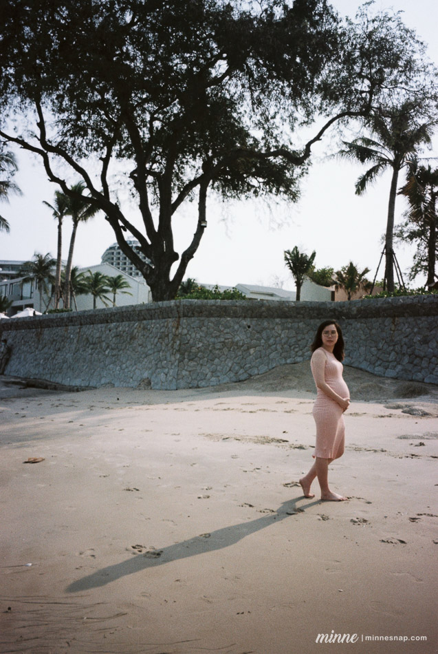 ถ่ายภาพคุณแม่ตั้งครรภ์ ด้วยกล้องฟิลม์ โรงแรม วาลา ชะอำ หัวหิน Pregnancy Photos by 35mm Film Camera at Vala Hua Hin