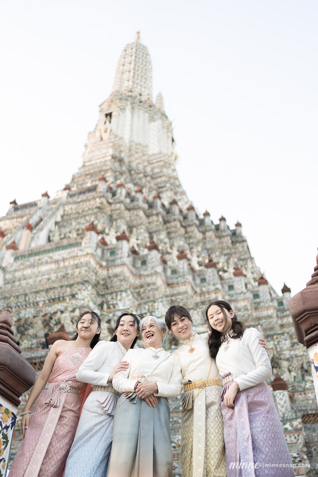 Thai Costume Traditional Thai clothing at Wat Arun