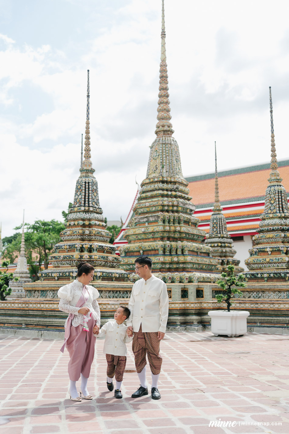wat pho family photoshoot mamaew toshi ren 13