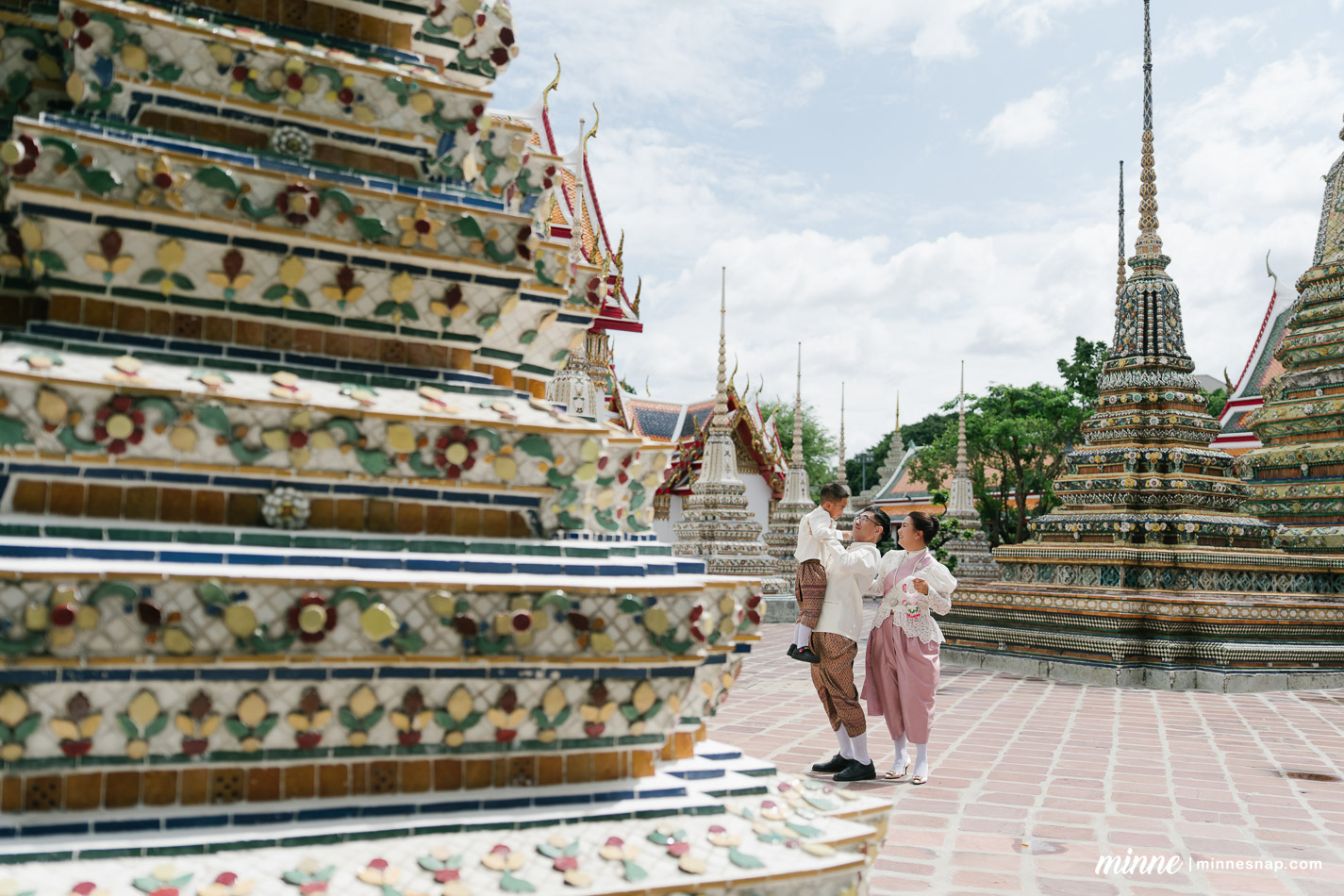wat pho family photoshoot mamaew toshi ren 15
