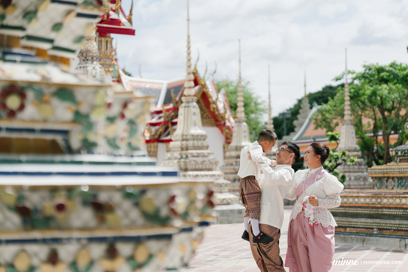 wat pho family photoshoot mamaew toshi ren 16