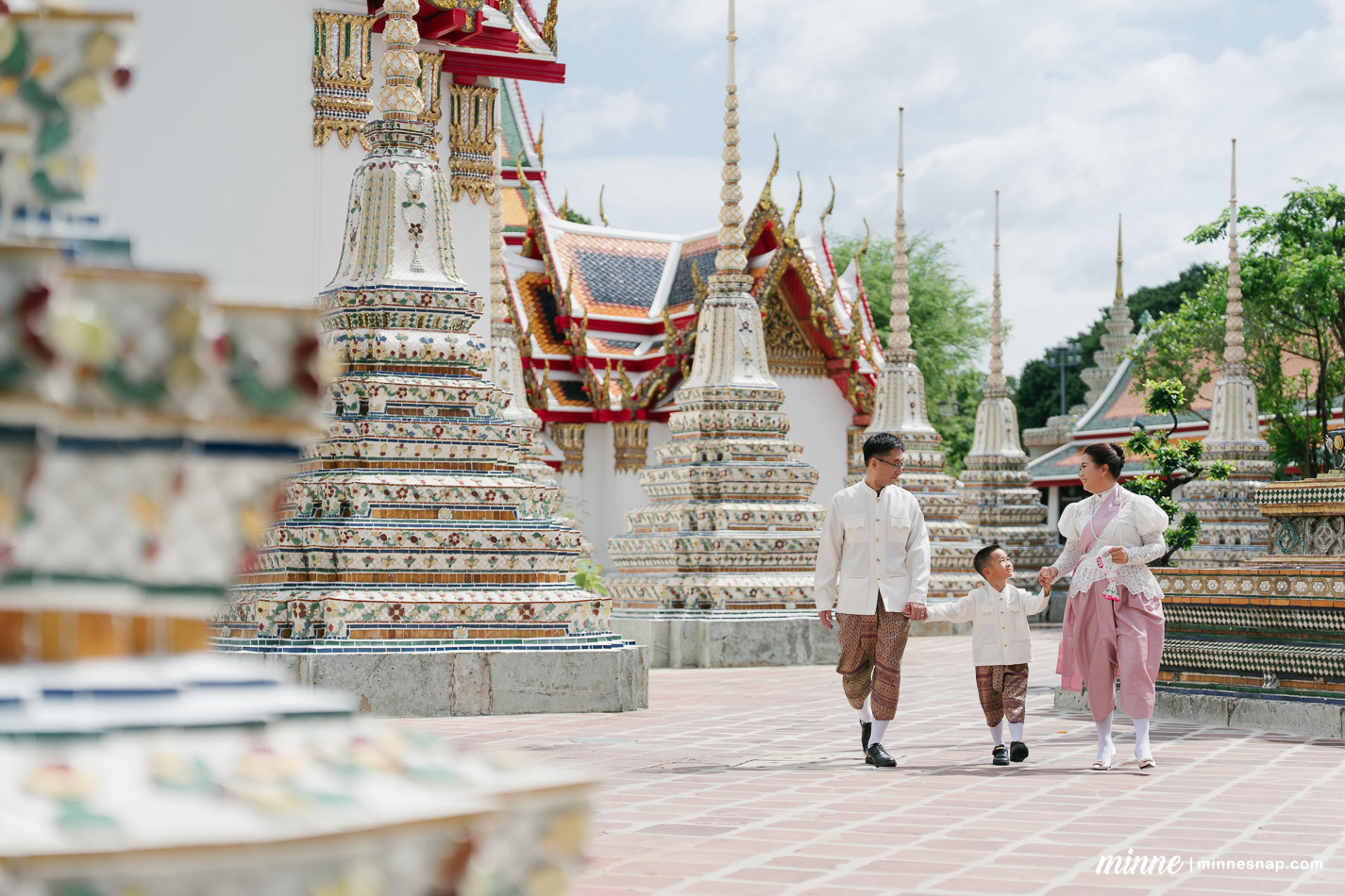 wat pho family photoshoot mamaew toshi ren 18