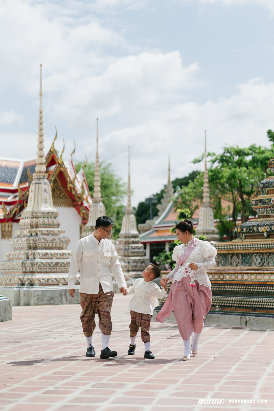 wat pho family photoshoot mamaew toshi ren 19