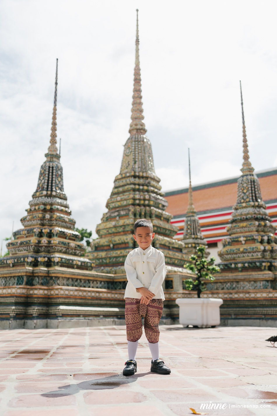 wat pho family photoshoot mamaew toshi ren 2