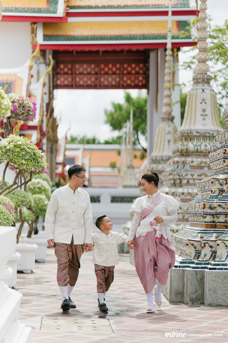 wat pho family photoshoot mamaew toshi ren 21