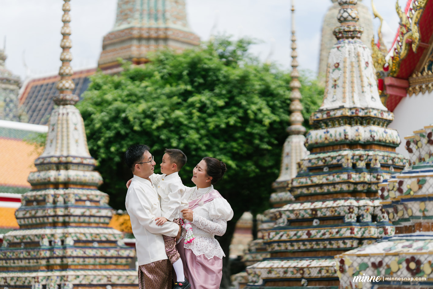 wat pho family photoshoot mamaew toshi ren 23