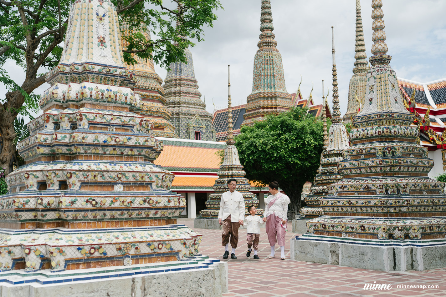 wat pho family photoshoot mamaew toshi ren 24
