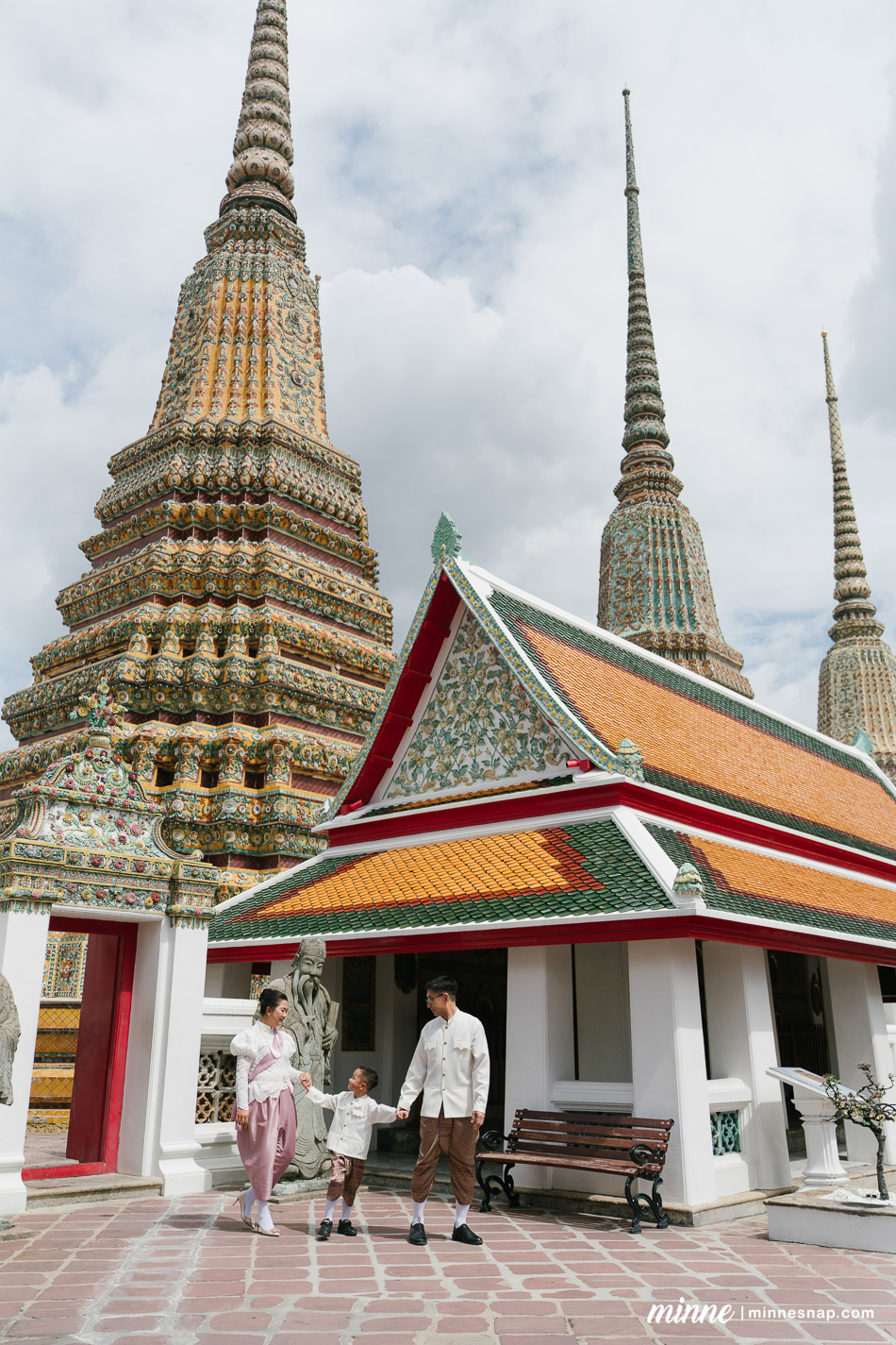 wat pho family photoshoot mamaew toshi ren 28