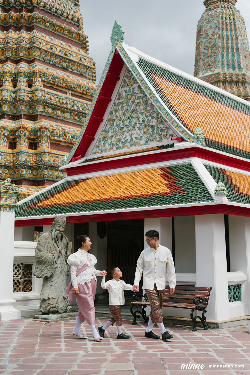 wat pho family photoshoot mamaew toshi ren 29