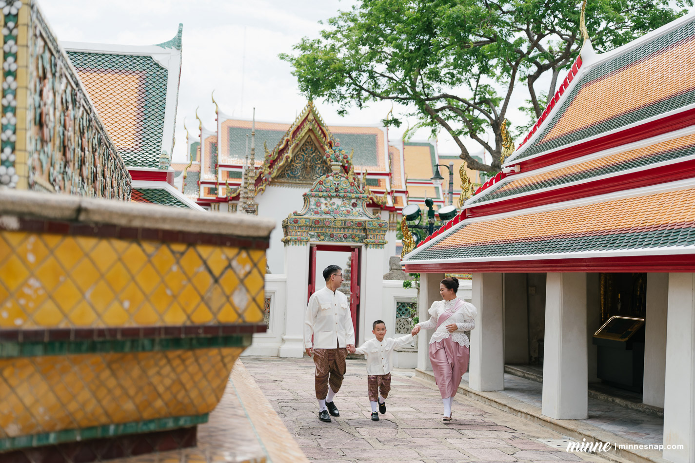 wat pho family photoshoot mamaew toshi ren 31