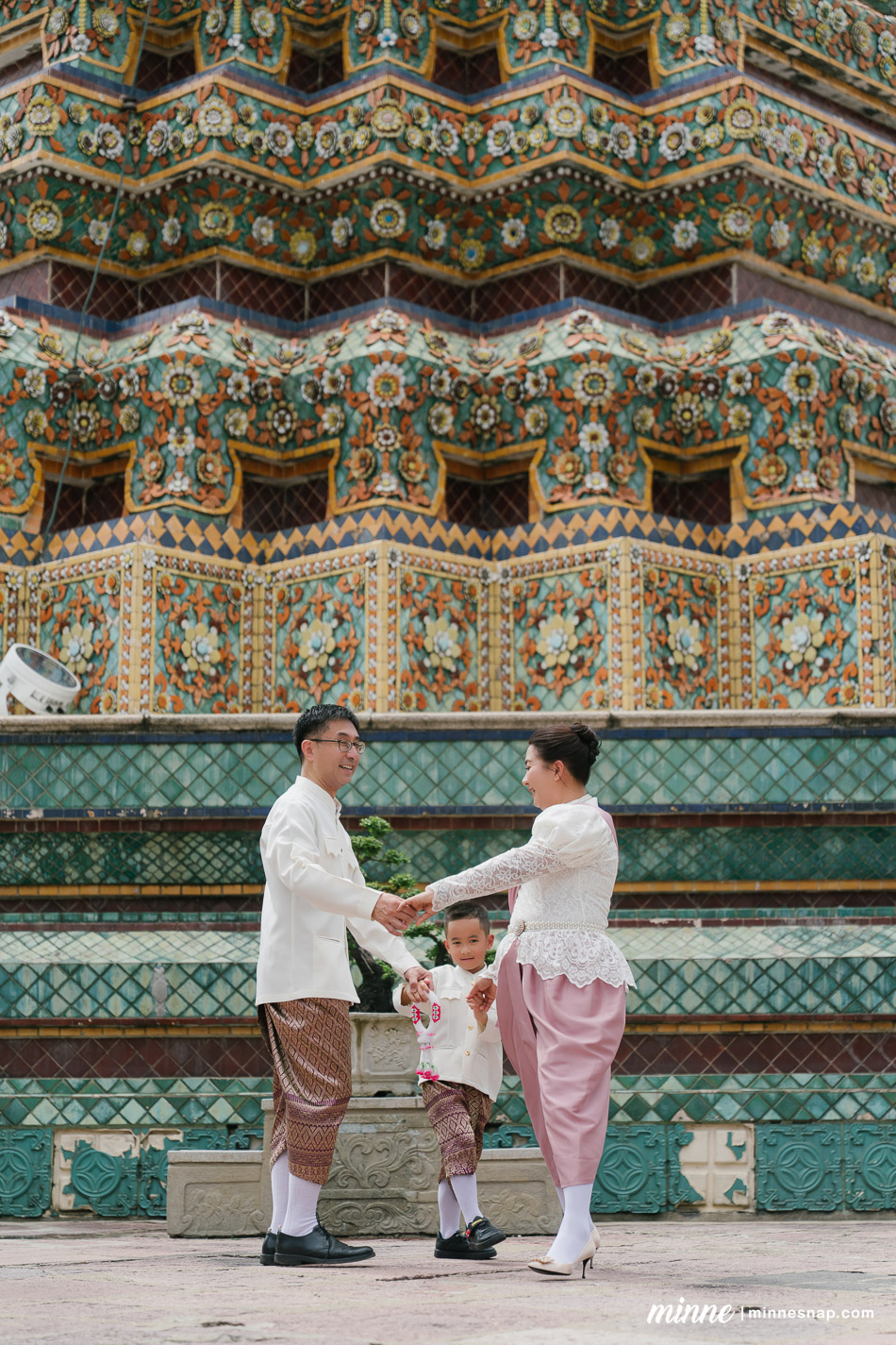 wat pho family photoshoot mamaew toshi ren 44
