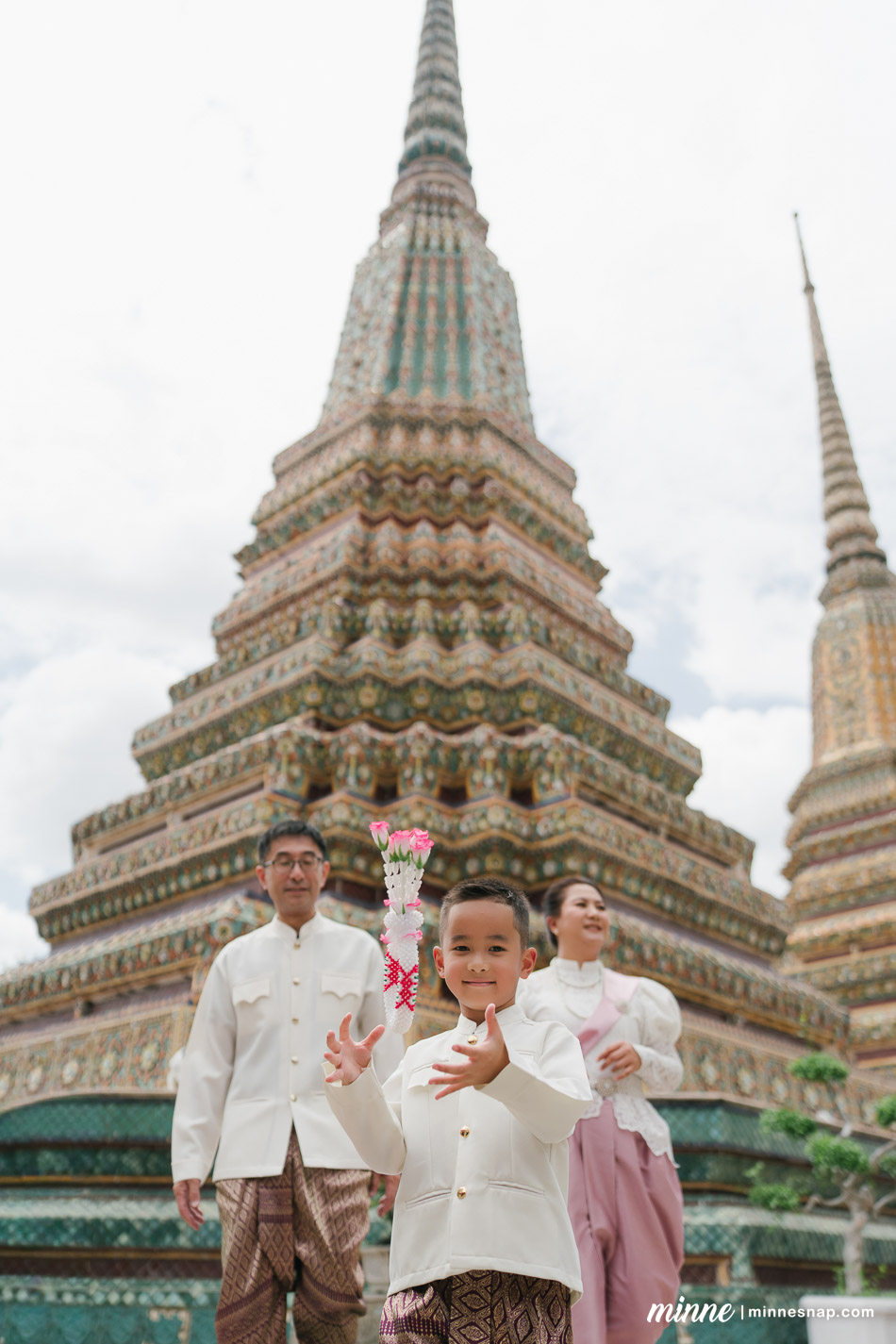 wat pho family photoshoot mamaew toshi ren 46