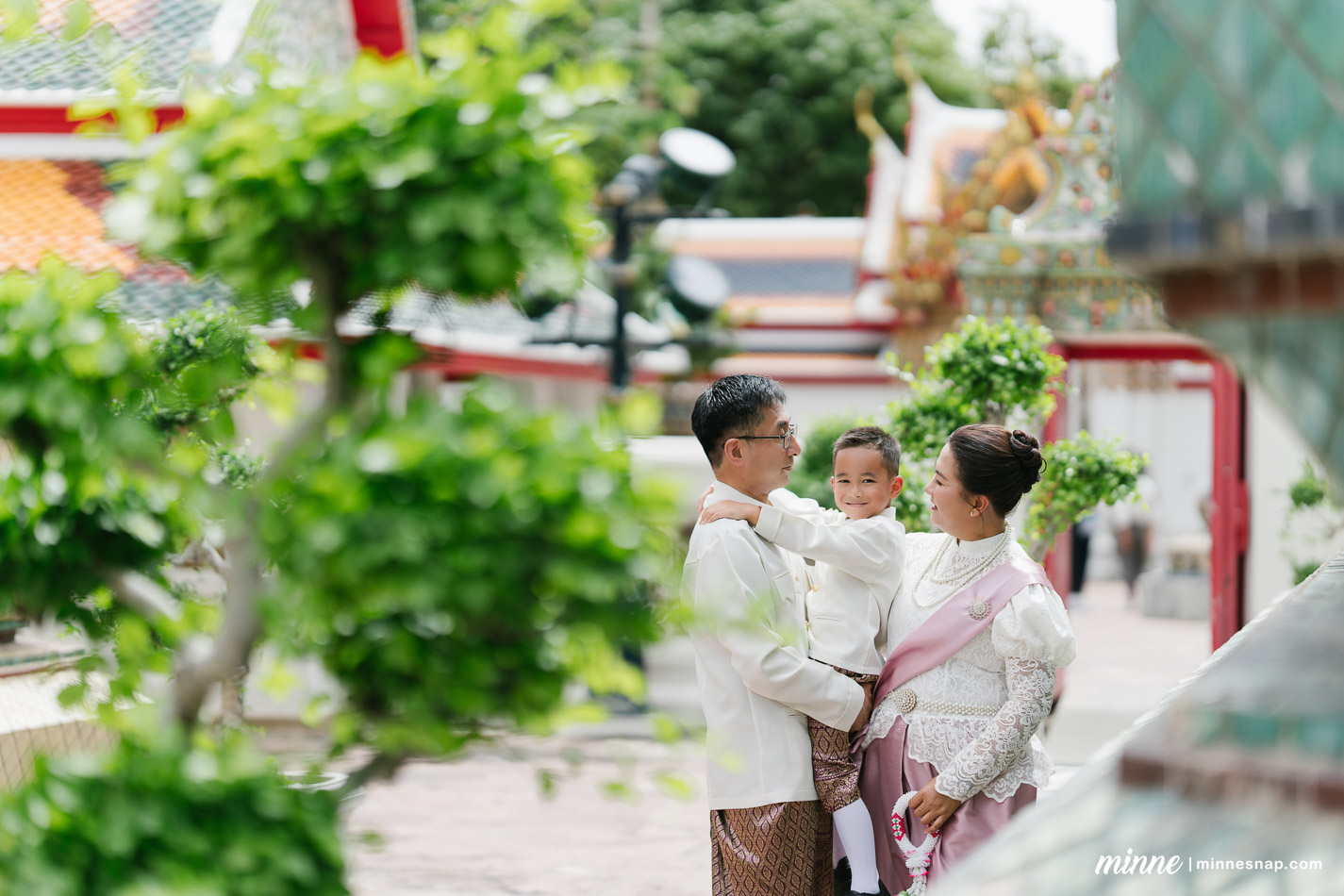 wat pho family photoshoot mamaew toshi ren 47