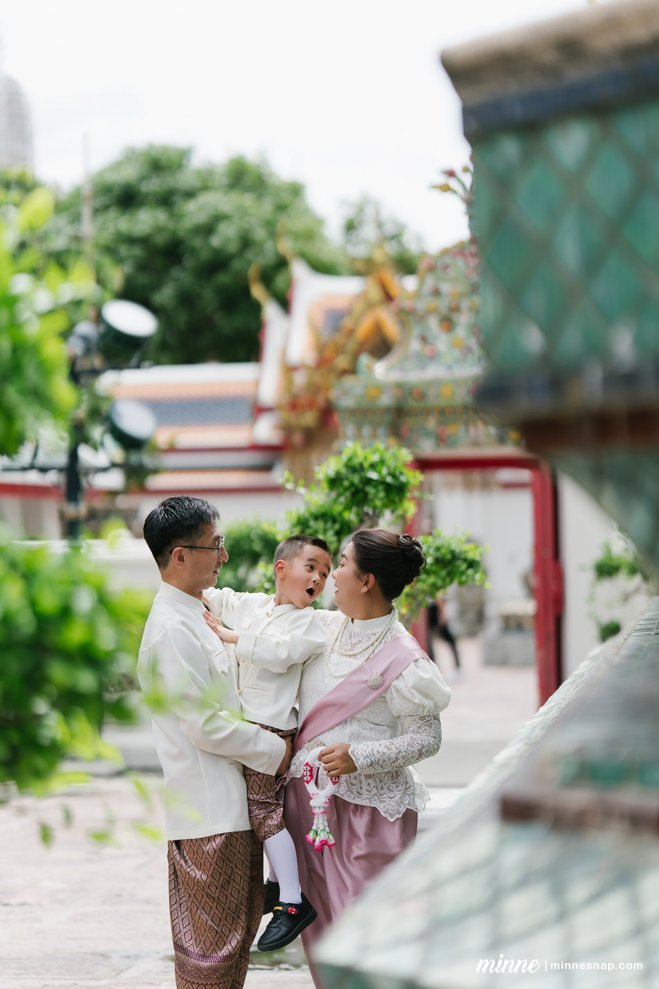 wat pho family photoshoot mamaew toshi ren 48