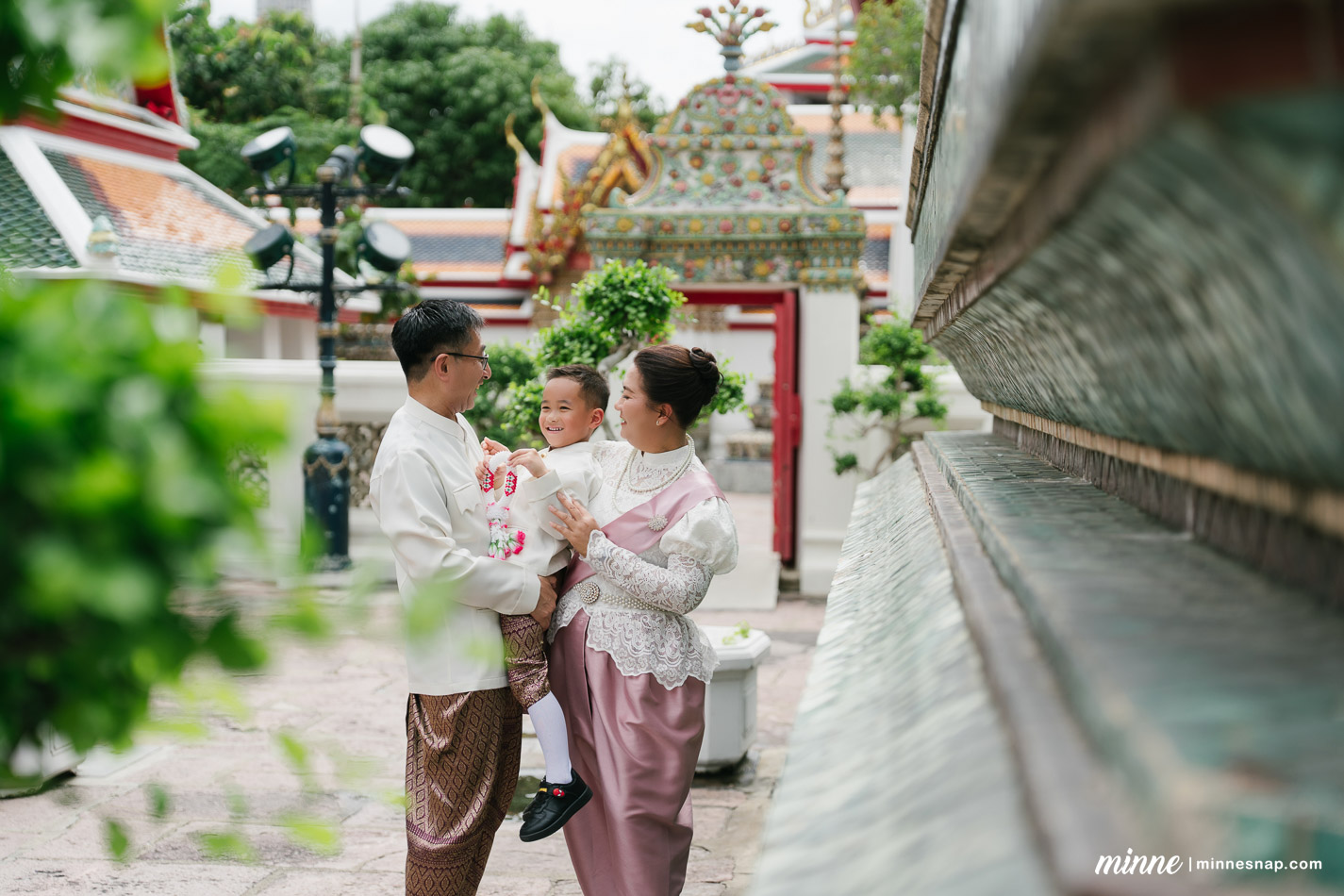 wat pho family photoshoot mamaew toshi ren 49