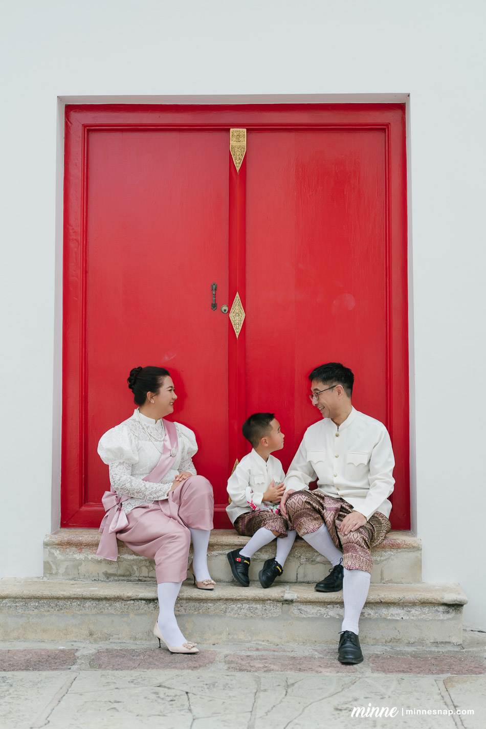 wat pho family photoshoot mamaew toshi ren 50