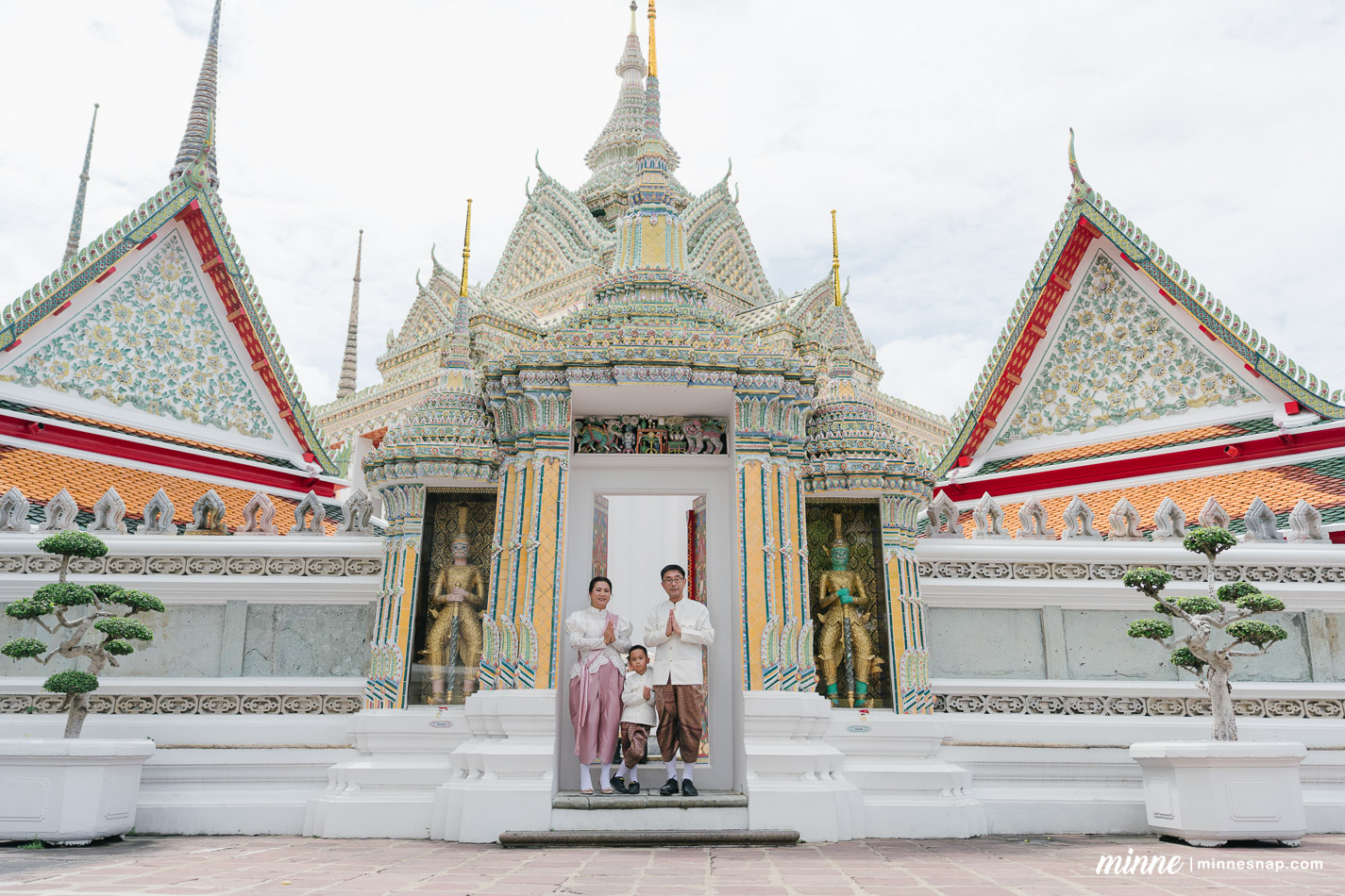 wat pho family photoshoot mamaew toshi ren 56