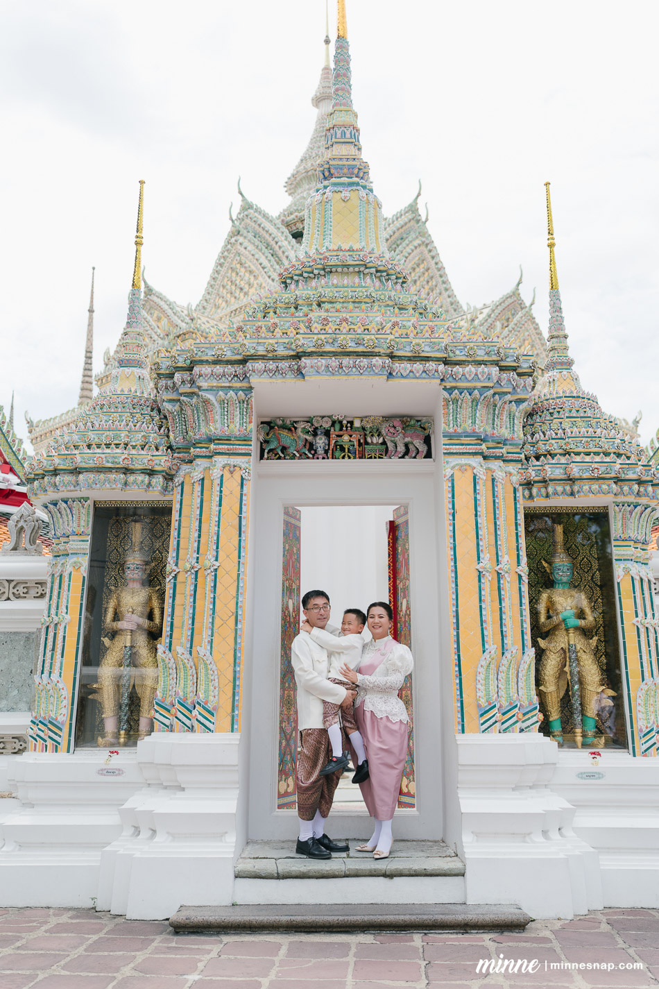wat pho family photoshoot mamaew toshi ren 57