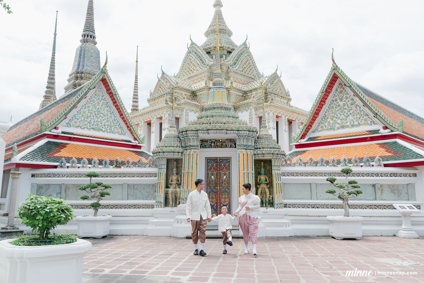 wat pho family photoshoot mamaew toshi ren 58