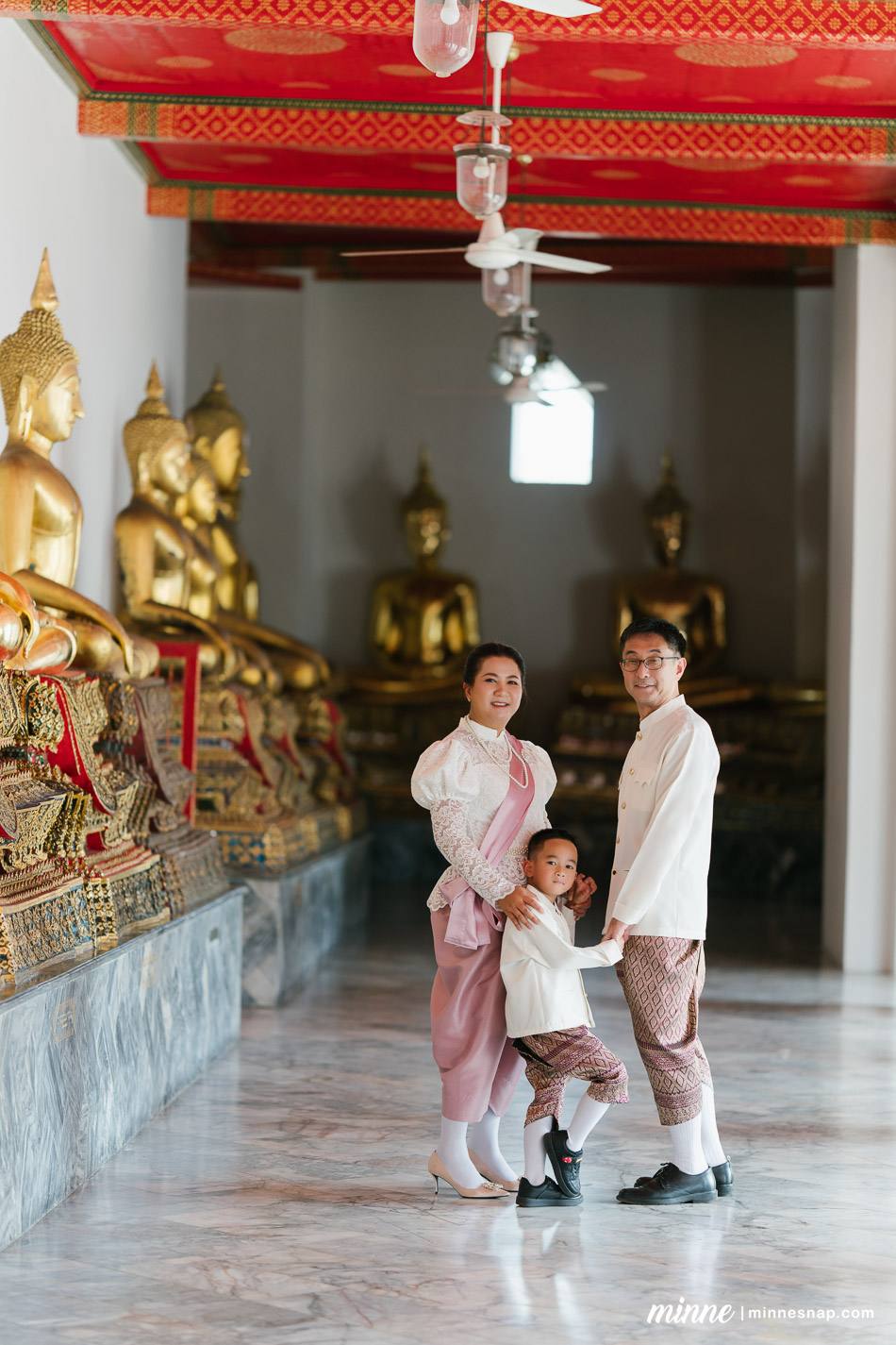 wat pho family photoshoot mamaew toshi ren 67