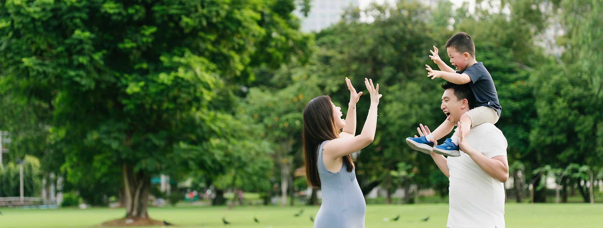bangkok maternity pregnancy photoshoot lumpini park long